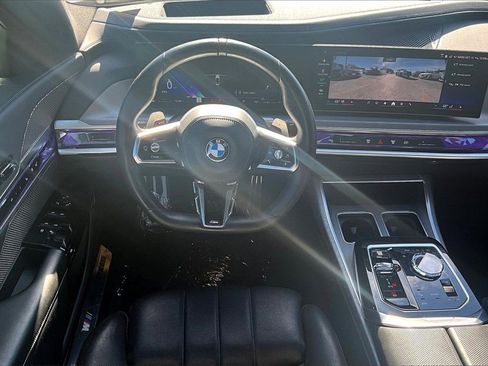 Used 2023 BMW 740i image 8