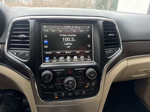 Used 2017 Jeep Grand Cherokee Limited image 23