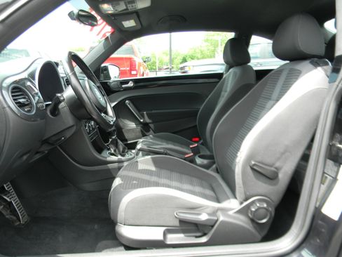 Used 2012 Volkswagen Beetle 2.0T image 4