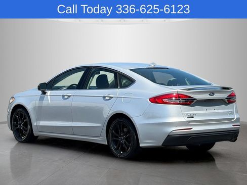 Used 2019 Ford Fusion SE w/ Equipment Group 151A FWD image 3