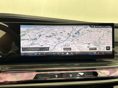 New 2026 BMW 750e xDrive w/ Premium Package image 18