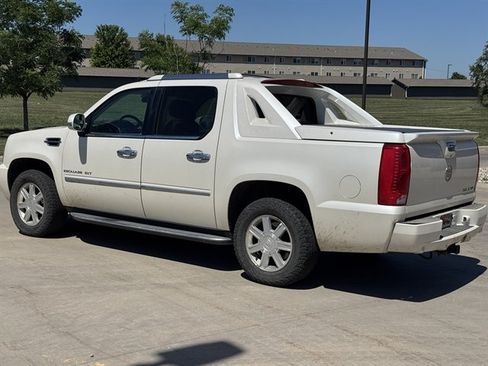 Used 2013 Cadillac Escalade EXT AWD/4WD image 6