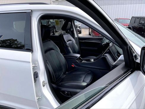 Used 2023 Jeep Grand Cherokee L Limited w/ Luxury Tech Group II AWD/4WD image 11