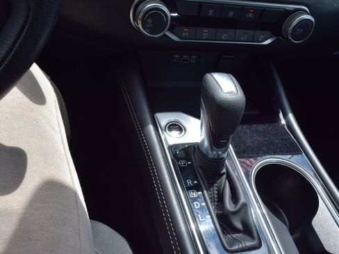 Used 2023 Nissan Altima 2.5 SV AWD/4WD image 11