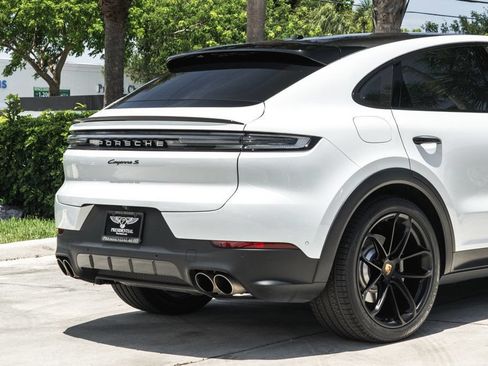 Used 2024 Porsche Cayenne S AWD/4WD image 7