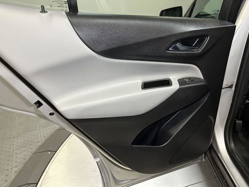 Used 2020 Chevrolet Equinox LS w/ LS Convenience Package image 30