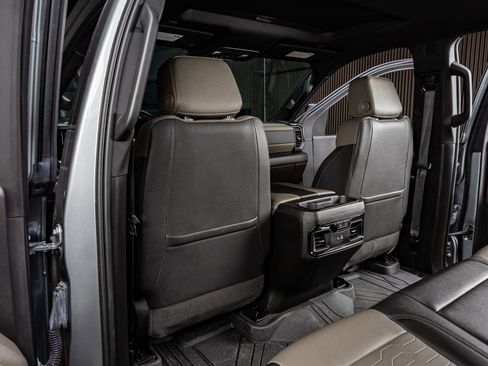 Used 2024 Chevrolet Silverado 2500 ZR2 w/ Technology Package image 34