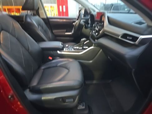 Used 2023 Toyota Highlander Platinum image 28