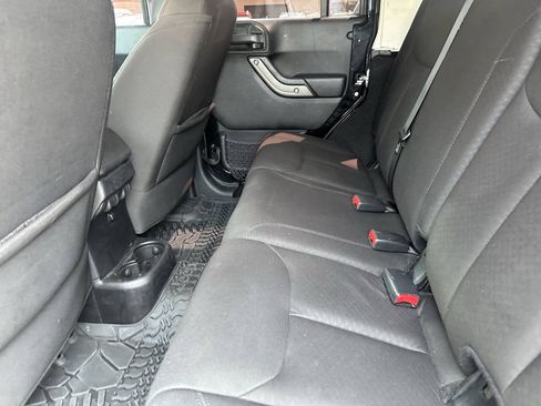 Used 2015 Jeep Wrangler Unlimited Sport w/ Quick Order Package 24S AWD/4WD image 13