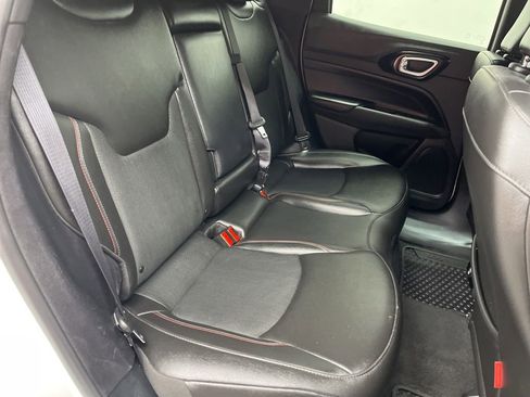 Used 2025 Jeep Compass Trailhawk AWD/4WD image 15