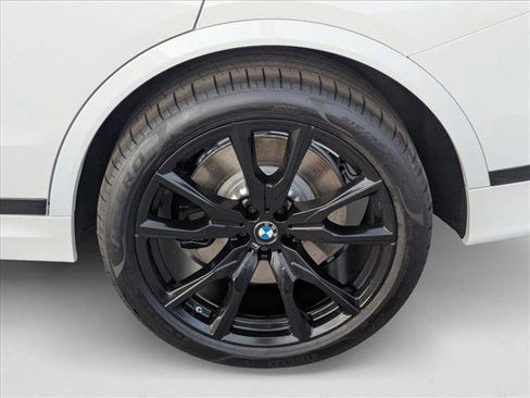 New 2025 BMW X7 M60i image 10