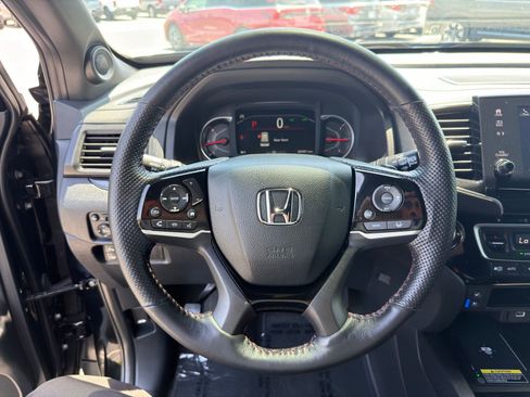 Used 2025 Honda Passport Black Edition image 18
