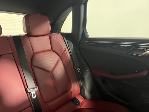 Certified 2024 Porsche Macan Turbo AWD/4WD image 17