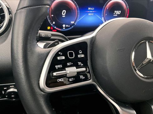 Certified 2022 Mercedes-Benz GLB 250 4MATIC image 21