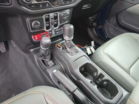 Used 2025 Jeep Gladiator Mojave image 30