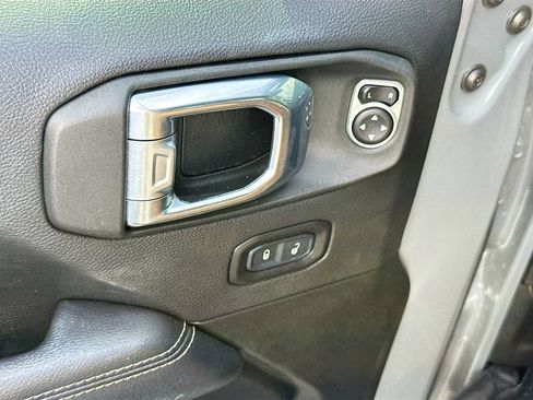 Used 2022 Jeep Wrangler Unlimited Sahara w/ Cold Weather Group AWD/4WD image 19