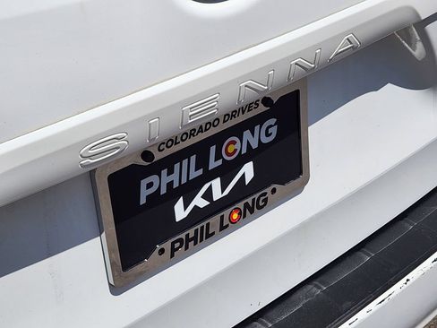 Used 2013 Toyota Sienna XLE FWD image 11