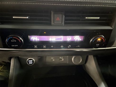 Used 2023 Nissan Rogue SV image 15