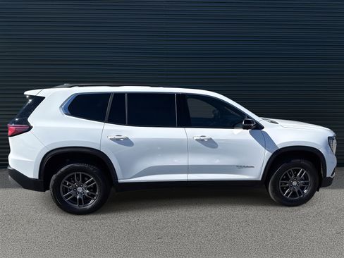 Used 2025 GMC Acadia Elevation image 8