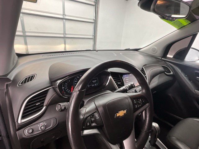 Used 2022 Chevrolet Trax LT w/ Midnight Edition AWD/4WD image 19