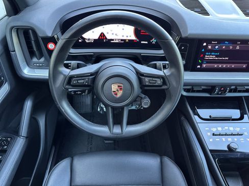 Certified 2025 Porsche Cayenne AWD/4WD image 15