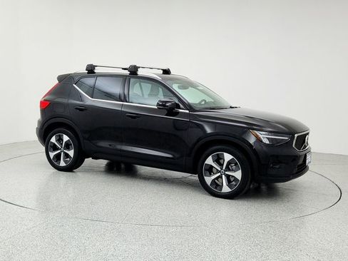 Certified 2023 Volvo XC40 B5 Ultimate w/ Climate Package image 3