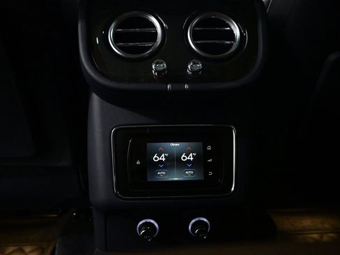 Used 2019 Bentley Bentayga image 17