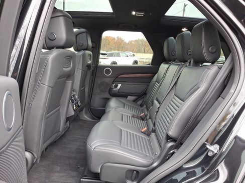 Used 2025 Land Rover Discovery S AWD/4WD image 5