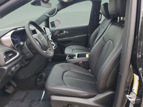 New 2026 Chrysler Voyager LX FWD image 18