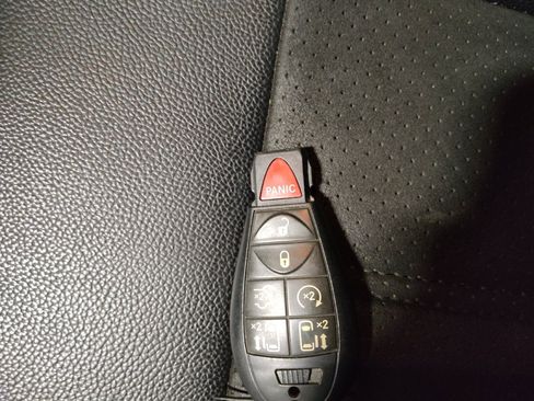 Used 2020 Dodge Grand Caravan SXT FWD image 32