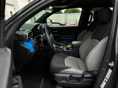 Used 2025 Toyota Tacoma TRD Off-Road image 10