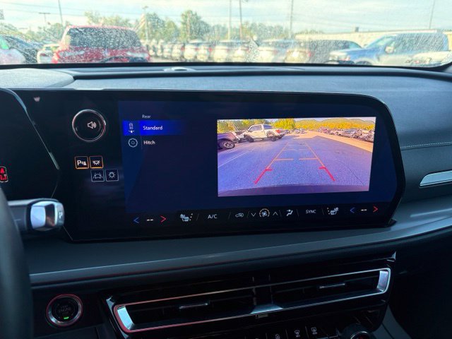 Used 2026 Chevrolet Traverse LT FWD image 5