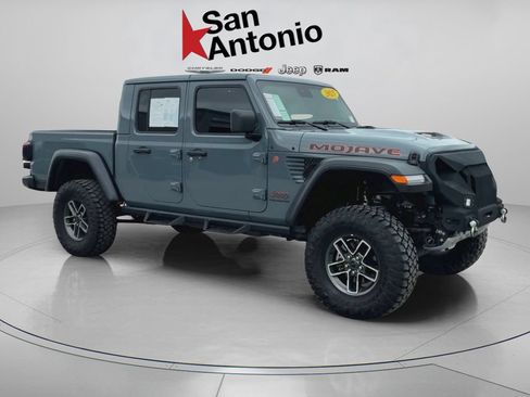 Certified 2025 Jeep Gladiator Mojave w/ Convenience Group AWD/4WD image 17