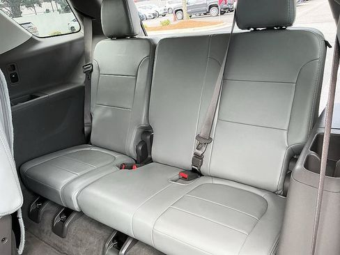 Used 2018 Chevrolet Traverse LT FWD image 23