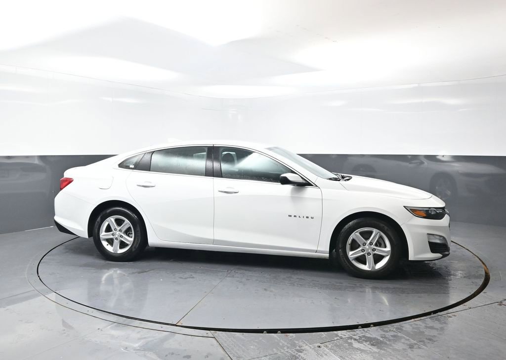Used 2024 Chevrolet Malibu LT FWD image 3