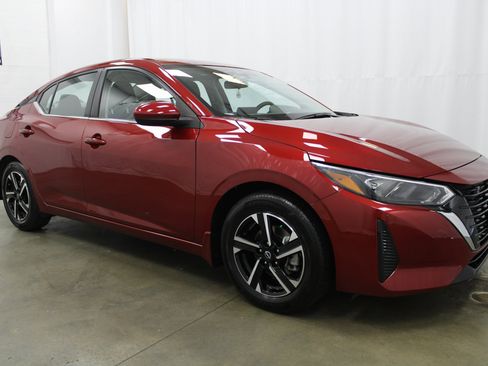 Used 2025 Nissan Sentra SV image 3