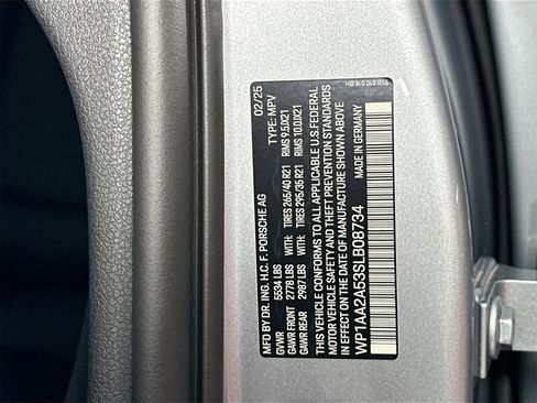 Certified 2025 Porsche Macan image 33