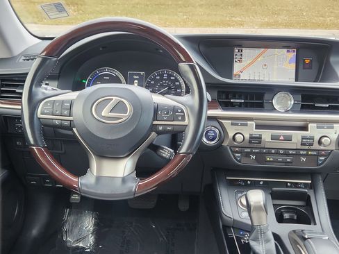 Used 2018 Lexus ES 300h image 16