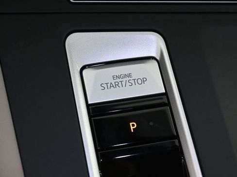 New 2026 Volkswagen Atlas SE image 32