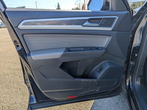 Certified 2022 Volkswagen Atlas Cross Sport SEL R-Line image 10