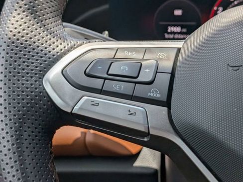 Certified 2025 Volkswagen Tiguan SEL R-Line AWD/4WD image 31