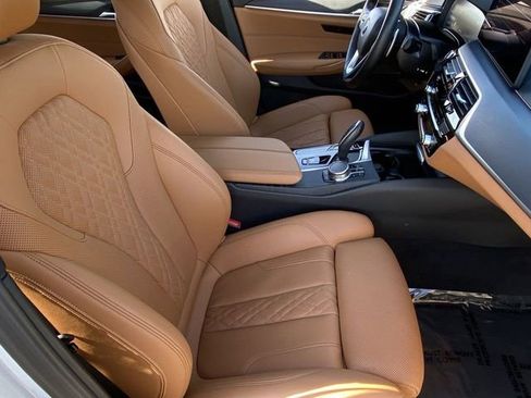 Used 2023 BMW 530i w/ Premium Package image 11