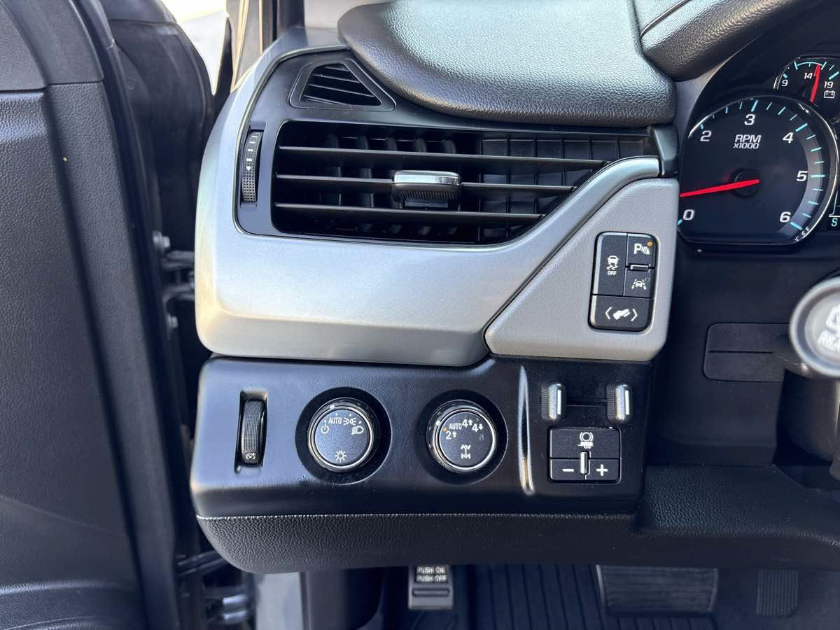 Used 2019 Chevrolet Suburban LT AWD/4WD image 23