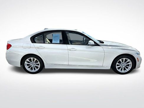 Used 2018 BMW 320i Sedan w/ Convenience Package image 9