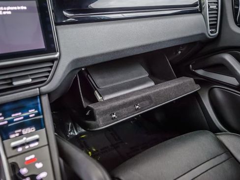 Used 2019 Porsche Cayenne image 35