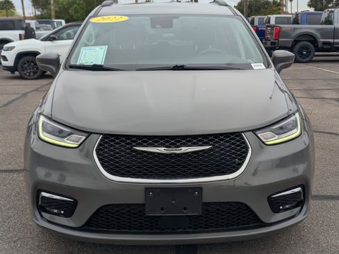 Used 2022 Chrysler Pacifica Touring-L image 6