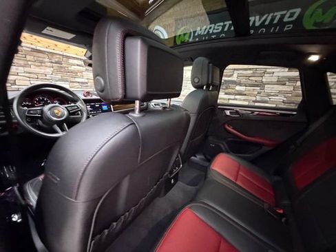 Used 2022 Porsche Macan AWD/4WD image 34