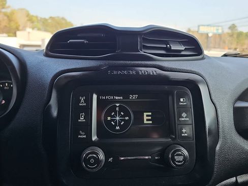 Used 2015 Jeep Renegade Latitude w/ Popular Equipment Group image 19