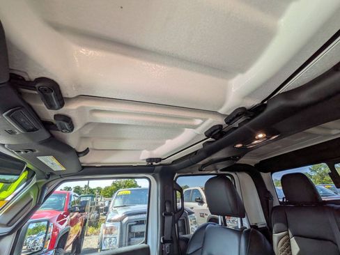 Used 2022 Jeep Gladiator High Altitude AWD/4WD image 17