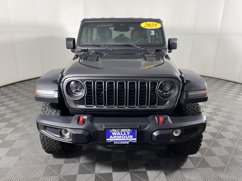 Used 2025 Jeep Wrangler Unlimited Rubicon w/ Convenience Group AWD/4WD image 11